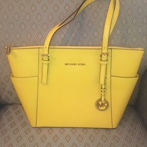 NEW MICHAEL KORS Top Zip Leather Tote Sunflower